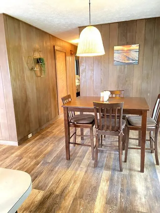 Holiday home The Hilo Homebase - Charming 3 Bedroom Hilo Home, With Ac!